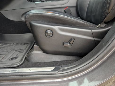 Used 2021 Jeep Grand Cherokee Limited image 11