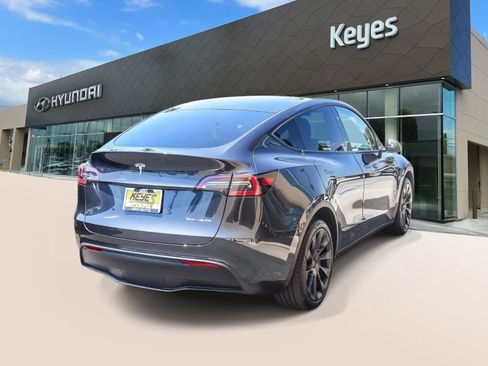 Used 2024 Tesla Model Y Long Range AWD/4WD image 4