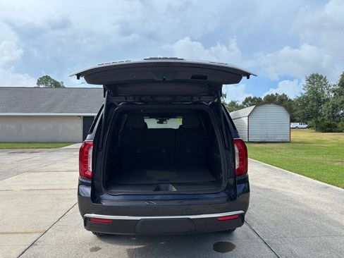 Used 2023 GMC Yukon XL SLT w/ SLT Luxury Package RWD image 16