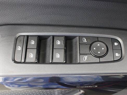 Used 2026 Nissan Pathfinder SV FWD image 17