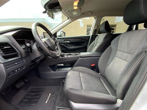 Used 2025 Nissan Rogue SV AWD/4WD image 10