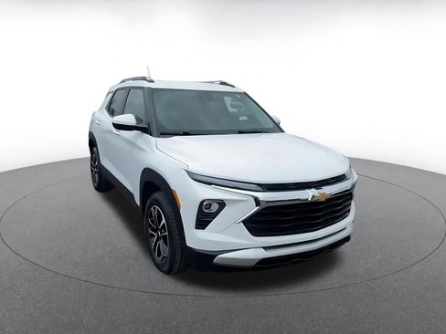 Used 2025 Chevrolet TrailBlazer LT image 3