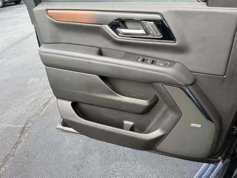 Used 2026 GMC Yukon Denali w/ Denali Reserve Package AWD/4WD image 17