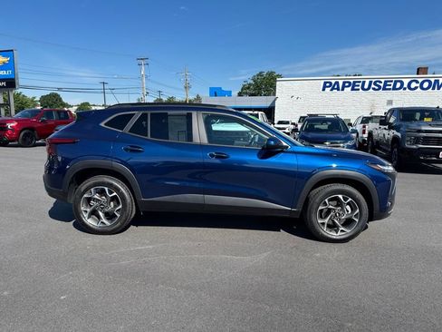 Used 2024 Chevrolet Trax LT w/ Driver Confidence Package FWD image 3