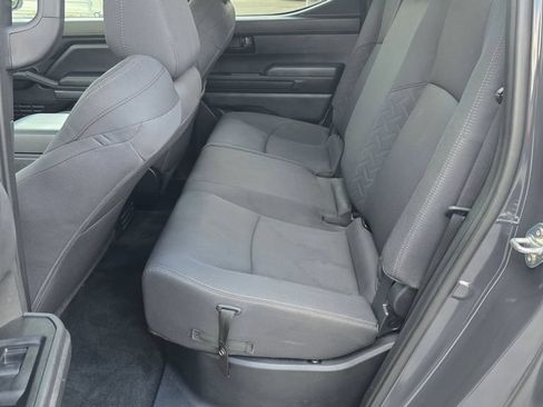 Used 2025 Toyota Tacoma SR5 AWD/4WD image 15