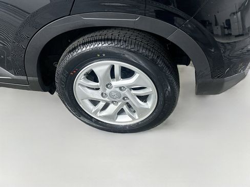 Used 2025 Hyundai Venue SE image 11