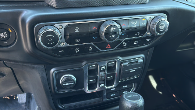 Used 2020 Jeep Gladiator Overland w/ Safety Group AWD/4WD image 31
