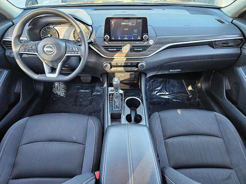 Used 2024 Nissan Altima 2.5 SV image 10