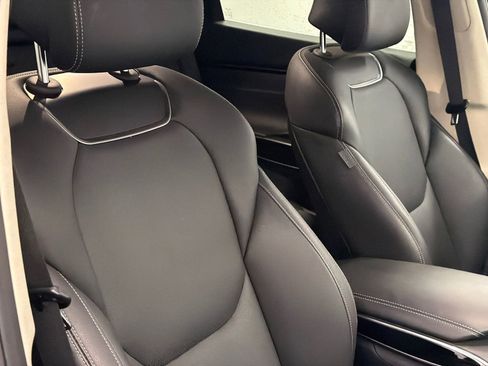 Used 2025 Genesis GV70 2.5T image 11