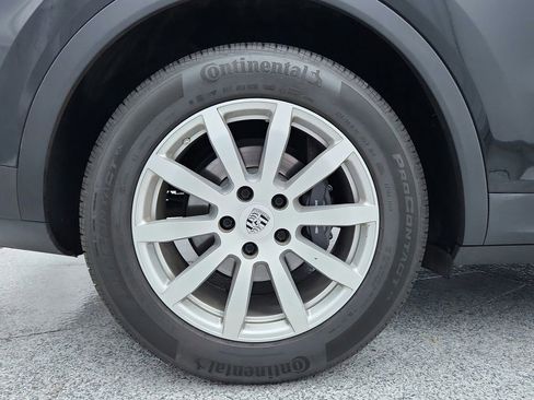 Used 2021 Porsche Cayenne w/ Driver Memory Package image 13