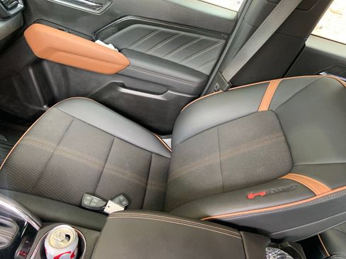 Certified 2025 GMC Canyon AT4 AWD/4WD image 21