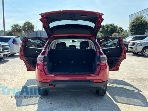 Used 2018 Jeep Compass Trailhawk AWD/4WD image 16