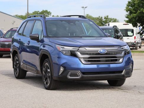 Used 2025 Subaru Forester Limited AWD/4WD image 4