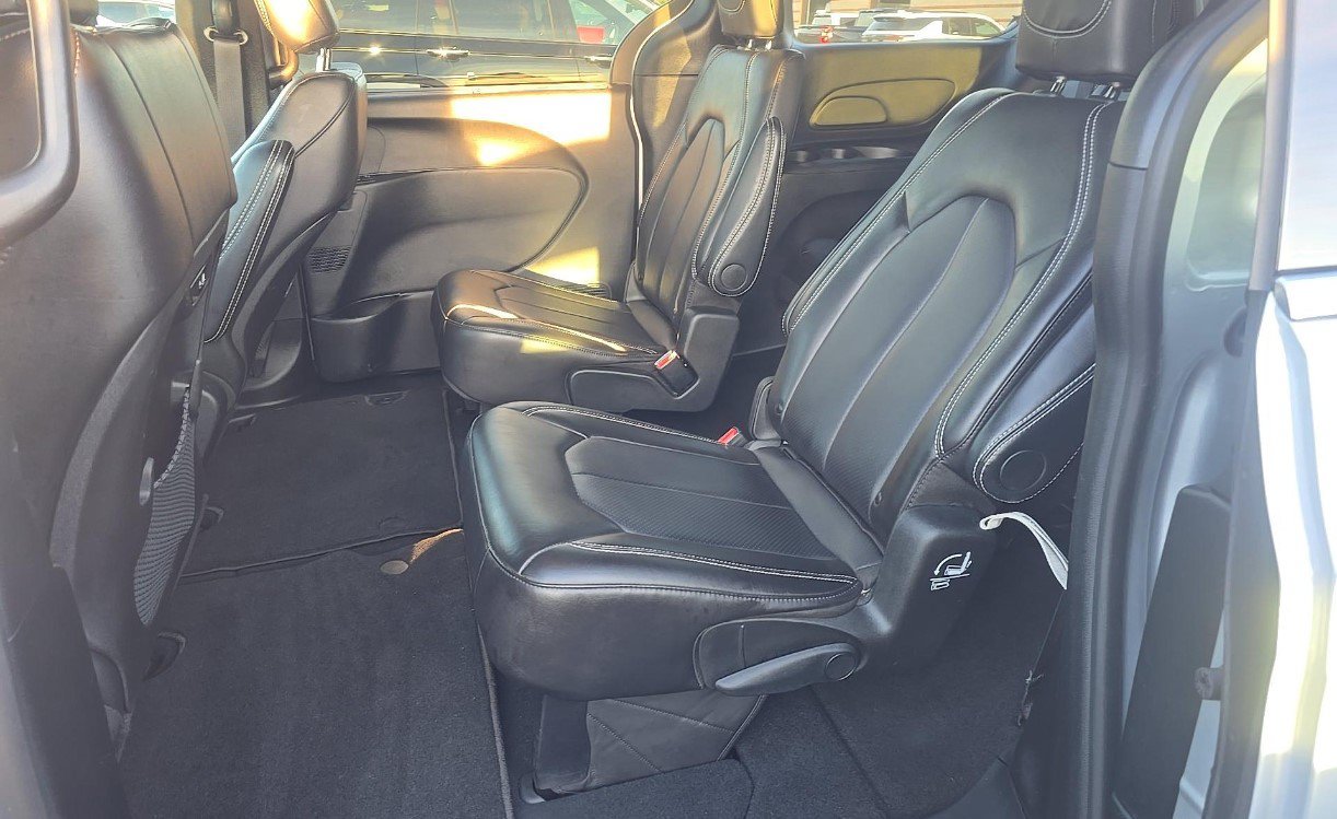Used 2026 Chrysler Pacifica Select FWD image 10