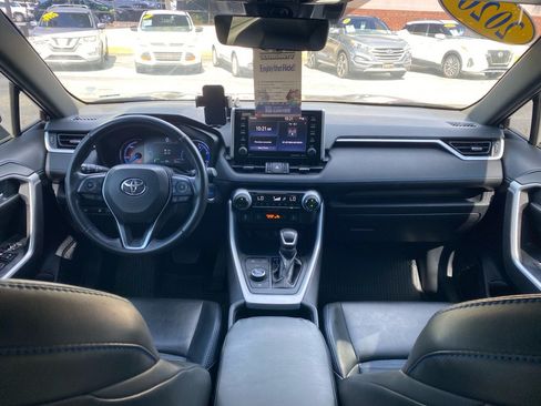 Used 2020 Toyota RAV4 XSE w/ XSE Grade Weather Package AWD/4WD image 18