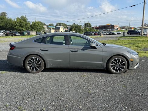 Certified 2021 Hyundai Sonata Limited w/ Winter Weather Package FWD image 9