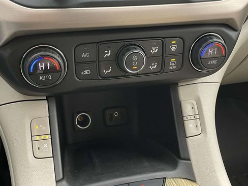 Used 2019 GMC Acadia Denali image 20