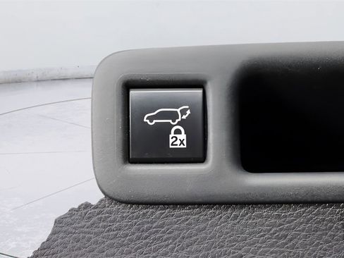 Used 2022 Toyota Sienna XLE image 13