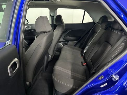Used 2023 Hyundai Venue SEL image 25