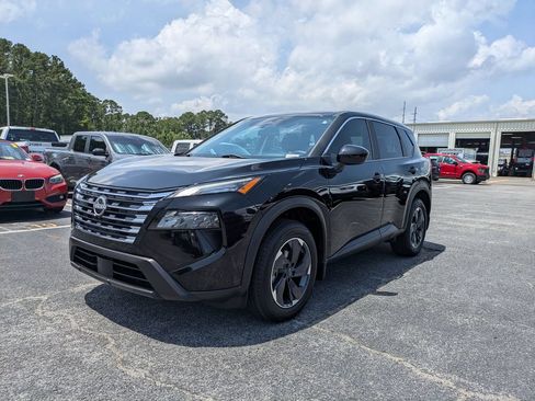 Used 2024 Nissan Rogue SV FWD image 8