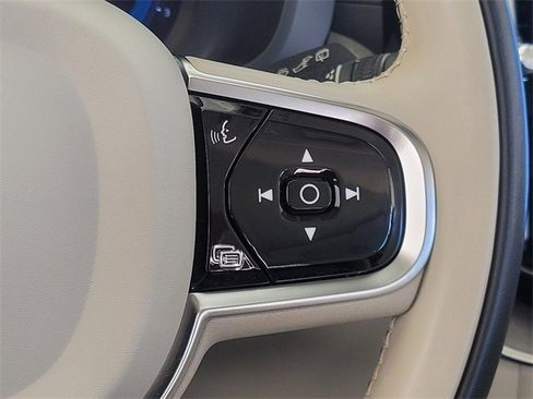 Certified 2023 Volvo XC60 B5 Ultimate w/ Climate Package image 39