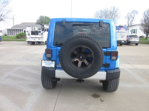 Used 2014 Jeep Wrangler Unlimited Sahara w/ Dual Top Group image 5