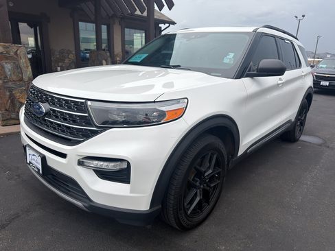 Used 2021 Ford Explorer XLT w/ Equipment Group 202A AWD/4WD image 2