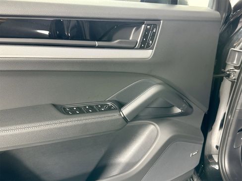New 2026 Porsche Cayenne image 32