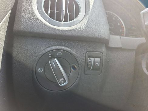 Used 2013 Volkswagen Tiguan SE image 12