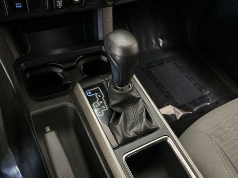 Used 2019 Toyota Tacoma SR5 AWD/4WD image 26