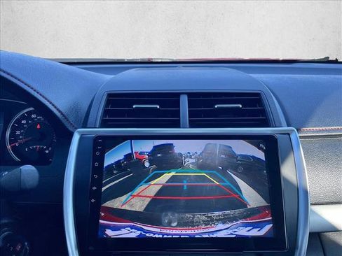 Used 2017 Toyota Camry SE image 14