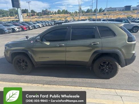 Used 2019 Jeep Cherokee Trailhawk AWD/4WD image 14