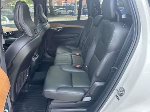 Certified 2022 Volvo XC90 T6 Momentum w/ Climate Package image 18