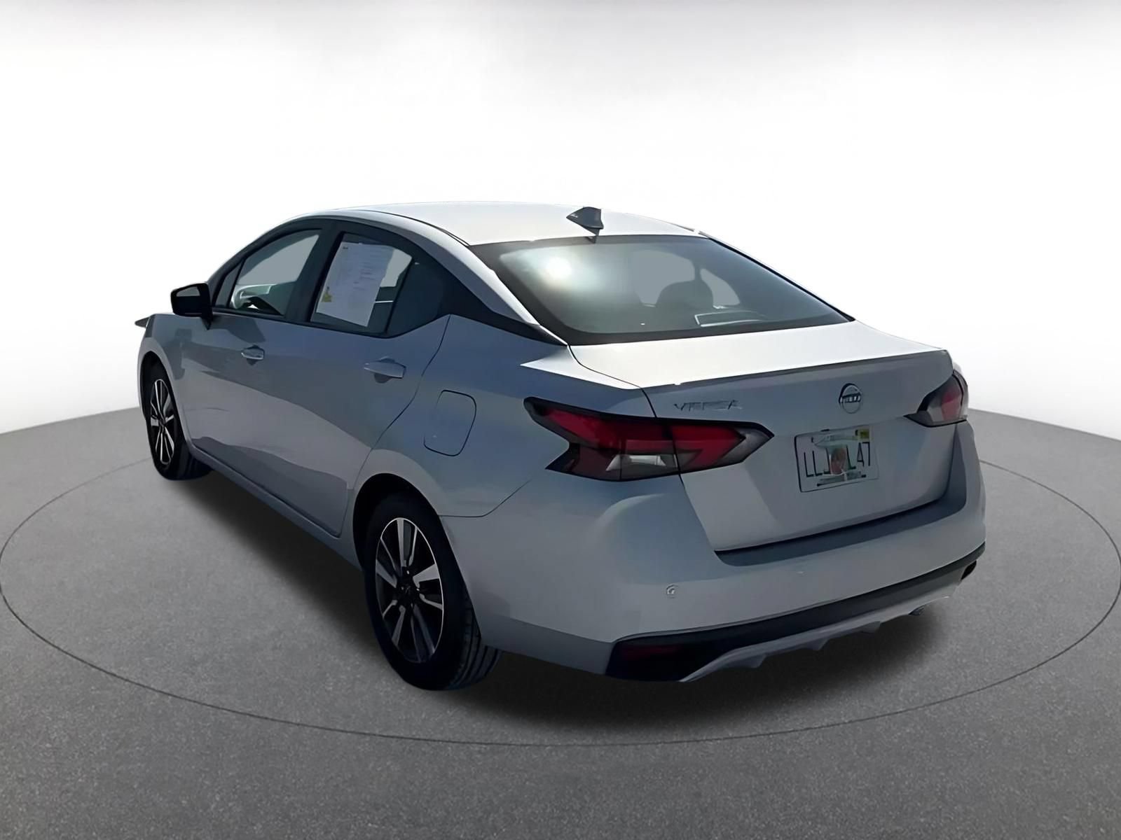 Used 2025 Nissan Versa SV FWD image 10