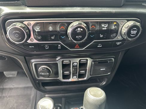 Used 2022 Jeep Wrangler Unlimited Sport AWD/4WD image 19