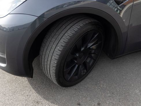 Used 2023 Tesla Model Y Long Range image 8