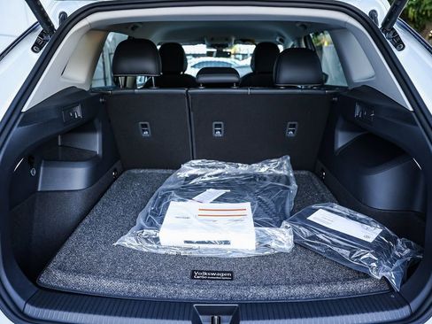 New 2026 Volkswagen Tiguan SE image 18