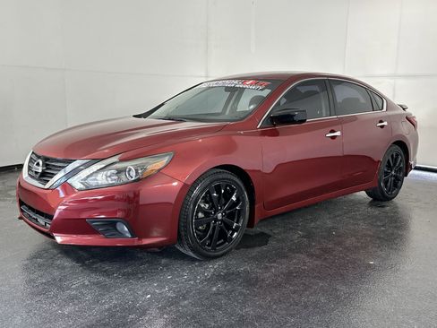 Used 2017 Nissan Altima 2.5 SR w/ Midnight Edition Package image 6