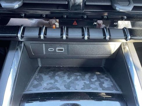 Used 2025 GMC Canyon Elevation w/ Technology Package RWD image 27