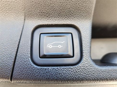 Used 2023 GMC Acadia Denali image 17