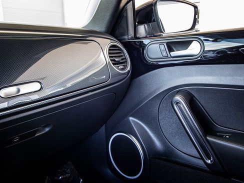 Used 2014 Volkswagen Beetle R-Line image 39