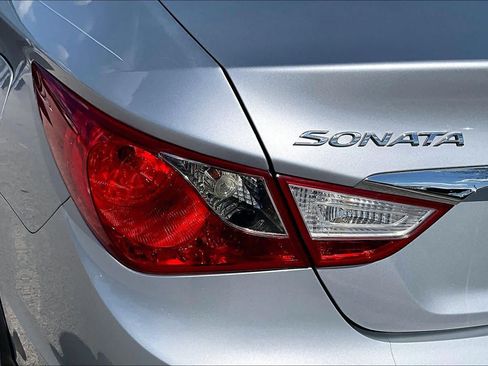 Used 2013 Hyundai Sonata Limited w/ Premium Pkg FWD image 29