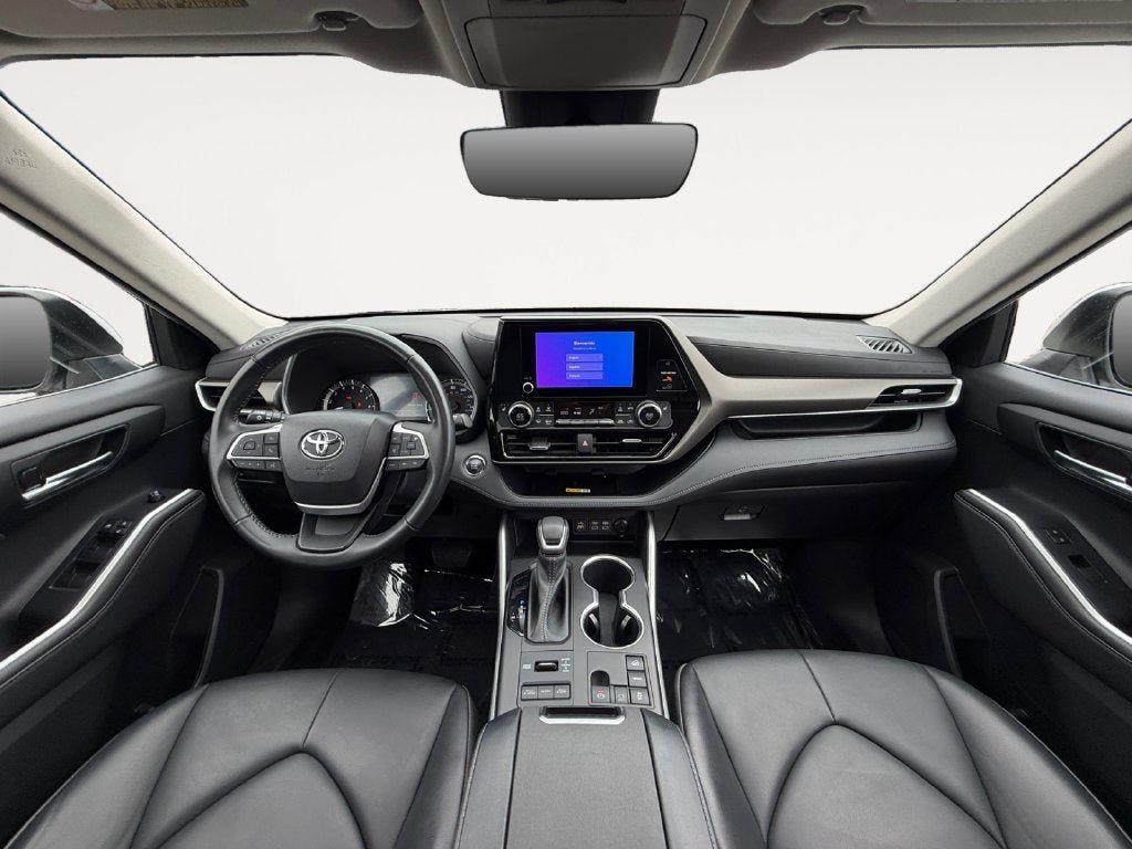 Used 2023 Toyota Highlander XLE AWD/4WD image 11