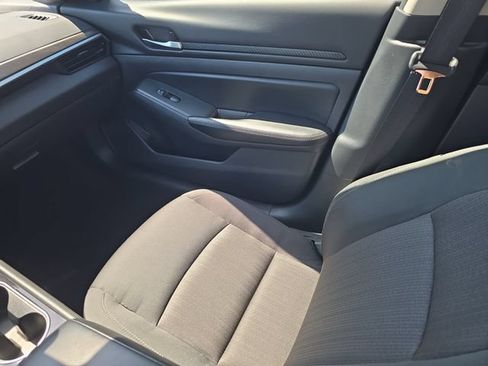 Certified 2024 Nissan Altima 2.5 SV FWD image 15