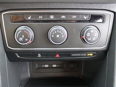 Certified 2023 Volkswagen Atlas Cross Sport SE image 18