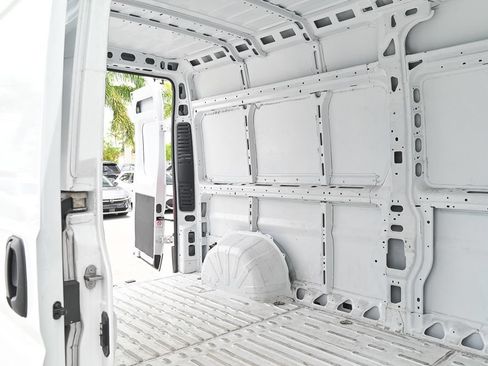 Used 2025 RAM ProMaster 3500 w/ Convenience Group FWD image 11