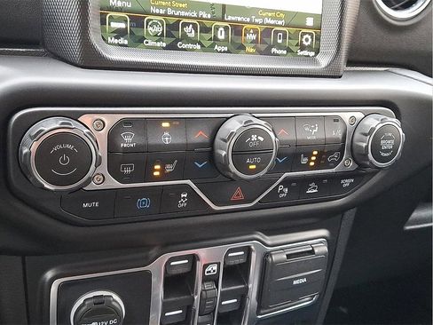 Used 2022 Jeep Wrangler Unlimited Sahara w/ Cold Weather Group image 16