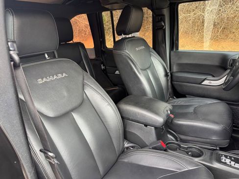 Used 2018 Jeep Wrangler Unlimited Sahara image 11