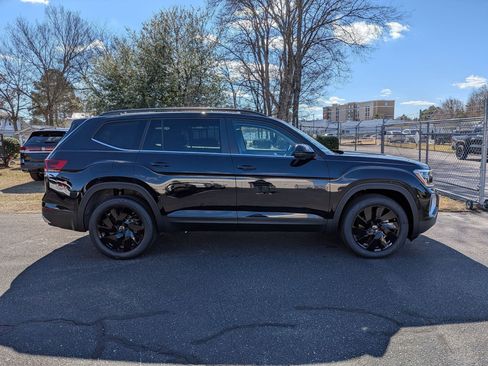 New 2026 Volkswagen Atlas SE image 2