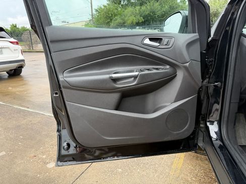Used 2017 Ford Escape SE FWD image 17